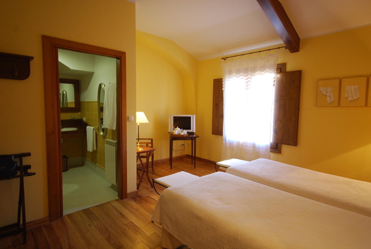 Hotel Del Verde Al Amarillo Penasrubias de Piron Exterior foto